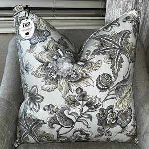 1-NWT CALLISTO HOME LINEN BLEND  JACOBEAN  DESIGN DECORATIVE PILLOW